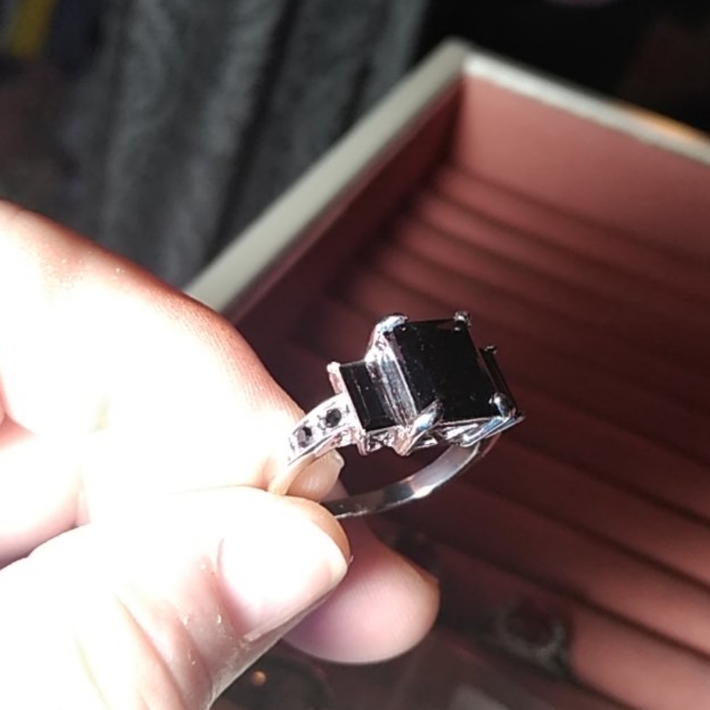 Ring - Picture 4 of 4